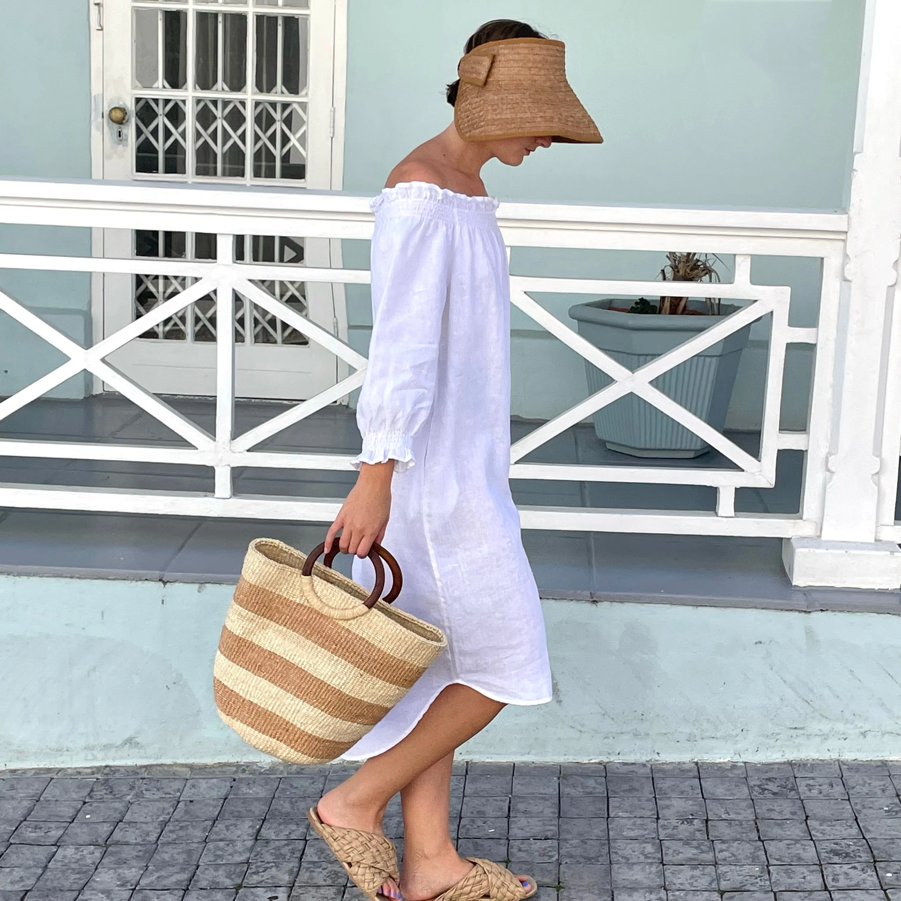 Hessian Bucket Bag with Wooden Handles